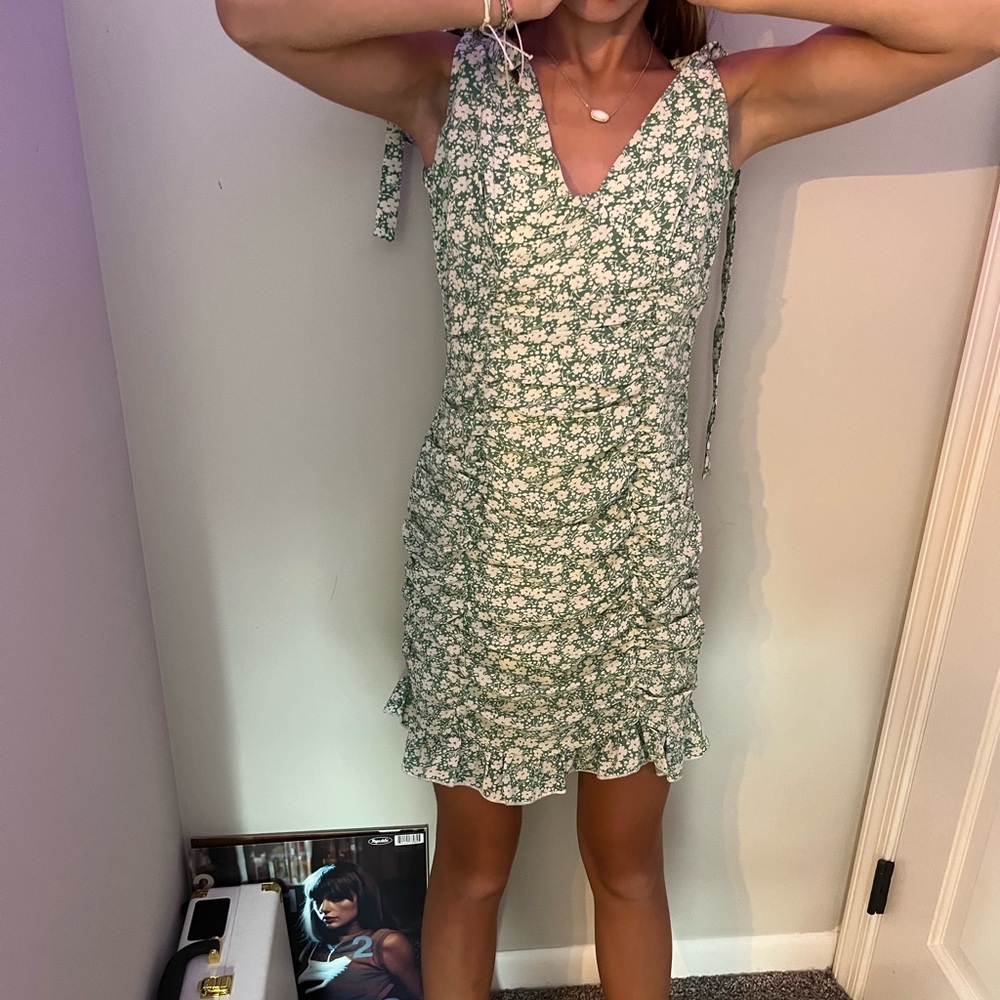 Women’s ruffled dress size XS (2).